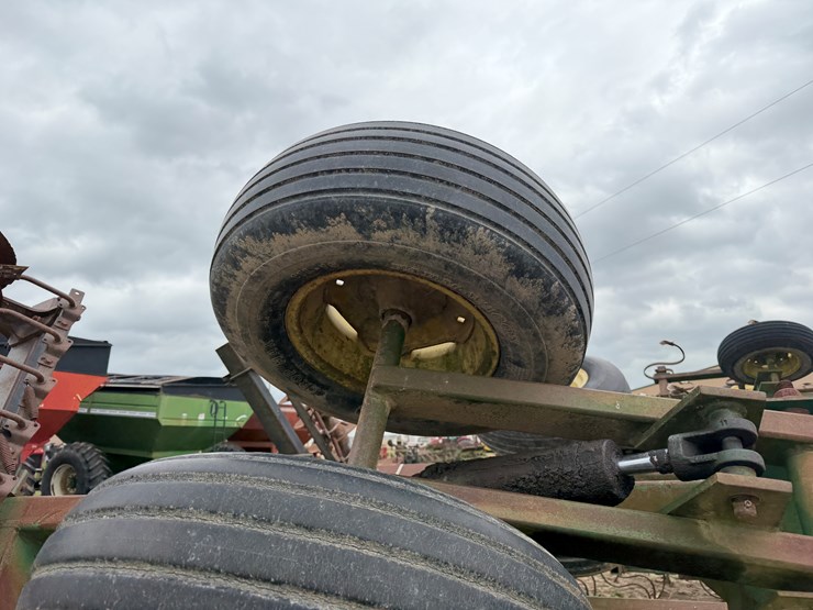 john-deere-25-image-11