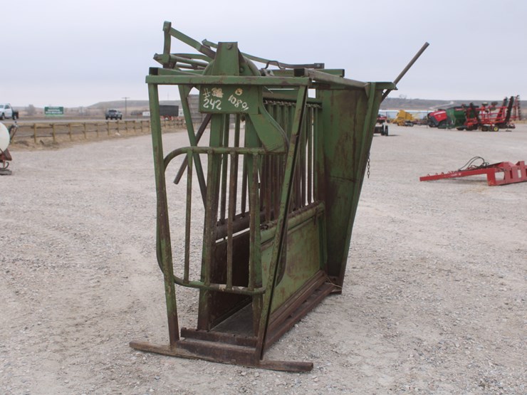 #2089-•-powder-river-squeeze-chute-with-head-gate-image-3