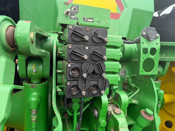 2001-john-deere-8310-image-18