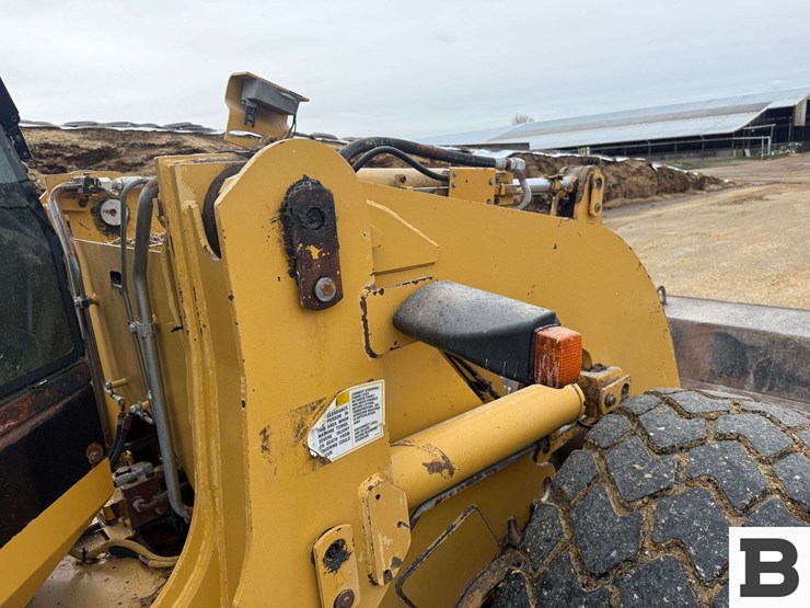 caterpillar-928g-image-55