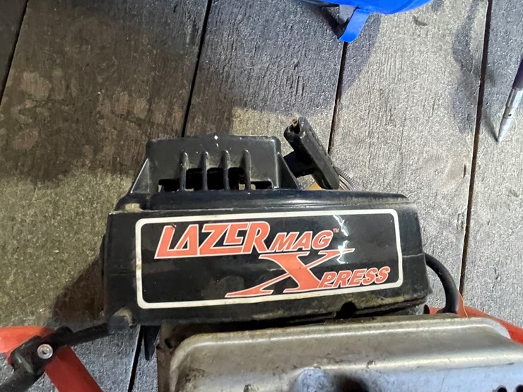 #7204-•-strike-master-ice-auger-image-12