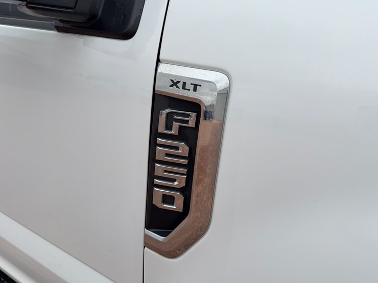 2022-ford-f250-image-10