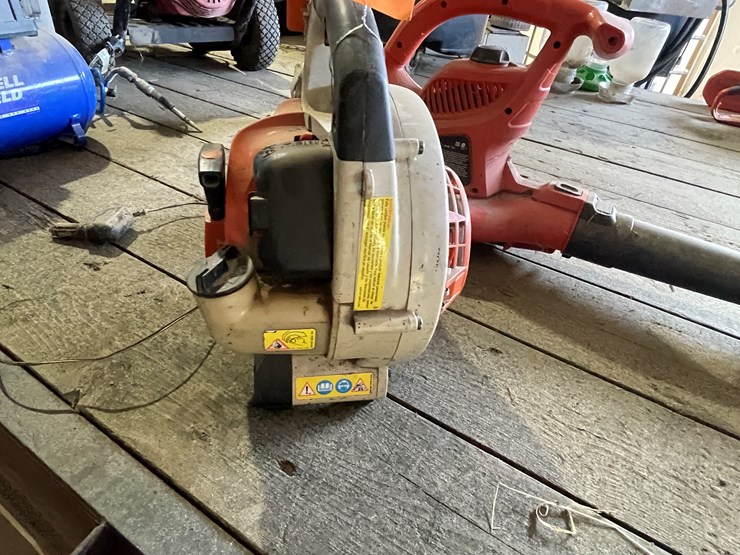 #7203-•-(2)-leaf-blowers-image-11