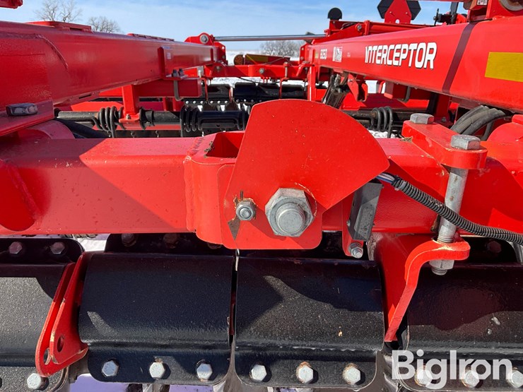 2018-kuhn-krause-interceptor-8050-image-13