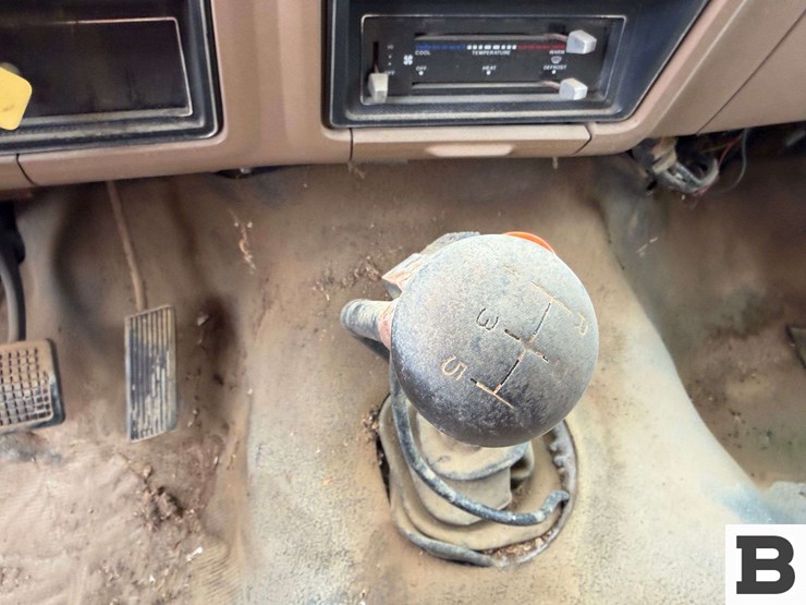 1992-ford-f700-image-46