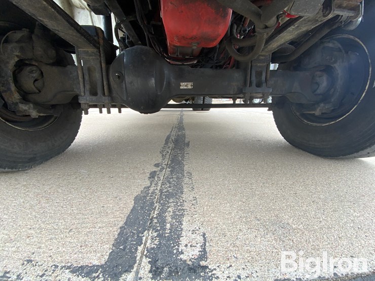 2009-freightliner-m2-106-image-18