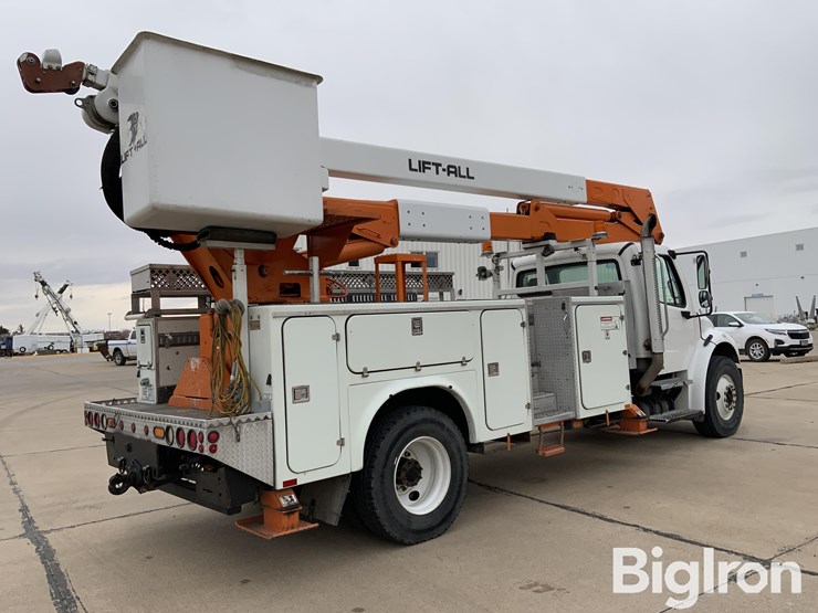 2006-freightliner-m2-106-image-5