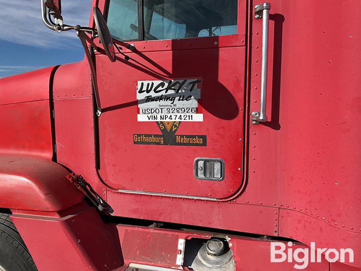 1992-freightliner-fld120-image-17