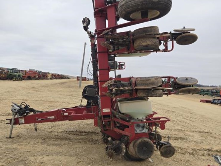 2004-white-8100-image-11