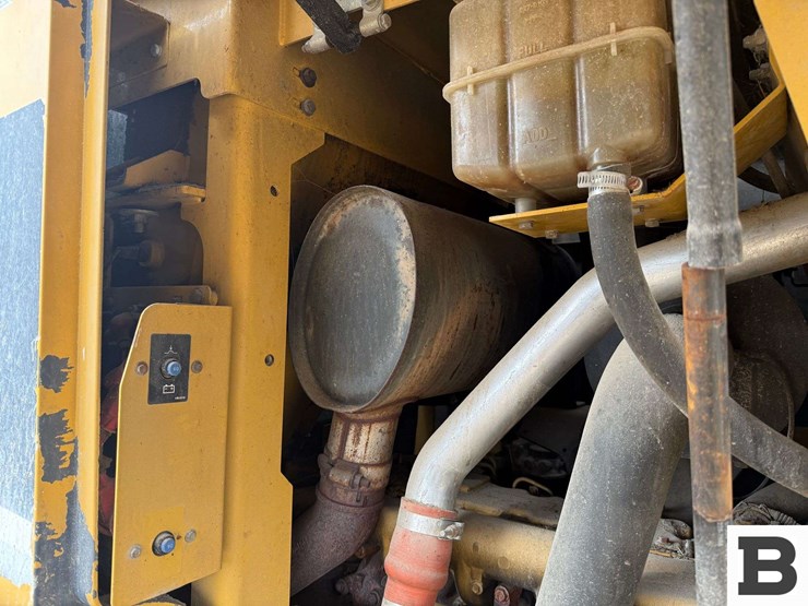 caterpillar-928g-image-38