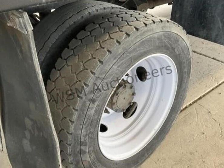 2010-ford-f550-image-8