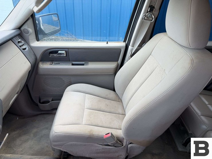 2012-ford-expedition-image-16