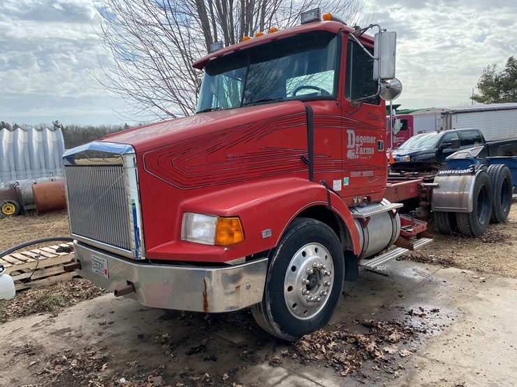#1152-•-1994-white-gmc-tandem-axle-semi-(has-wi-title)-(non-runner)-(shawano,-wi)-image-1