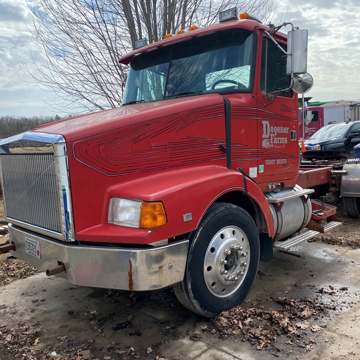 #1152 • 1994 White GMC Tandem Axle Semi (Has WI Title) (Non-Runner) (Shawano, WI)