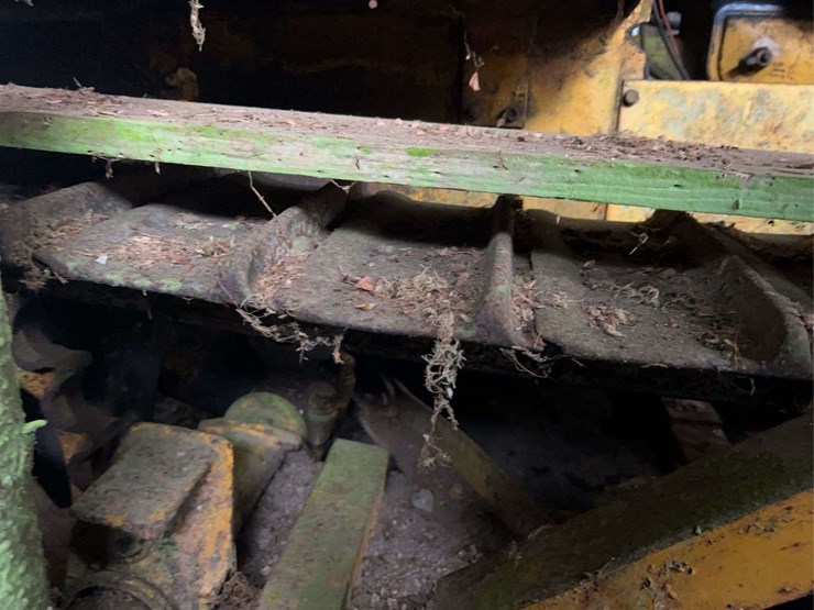 caterpillar-fifteen-image-35