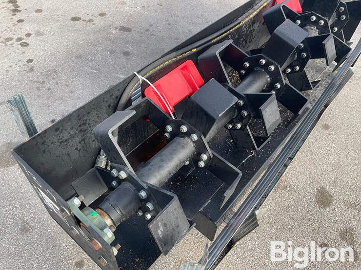 2025-massey-ferguson-730-image-10