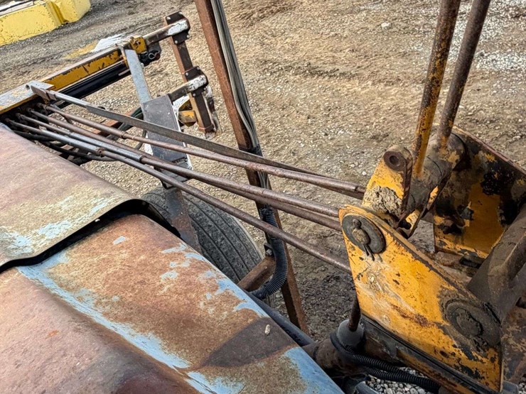 1977-ford-5600-image-37