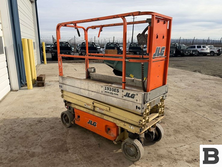 2011-jlg-1930es-image-6