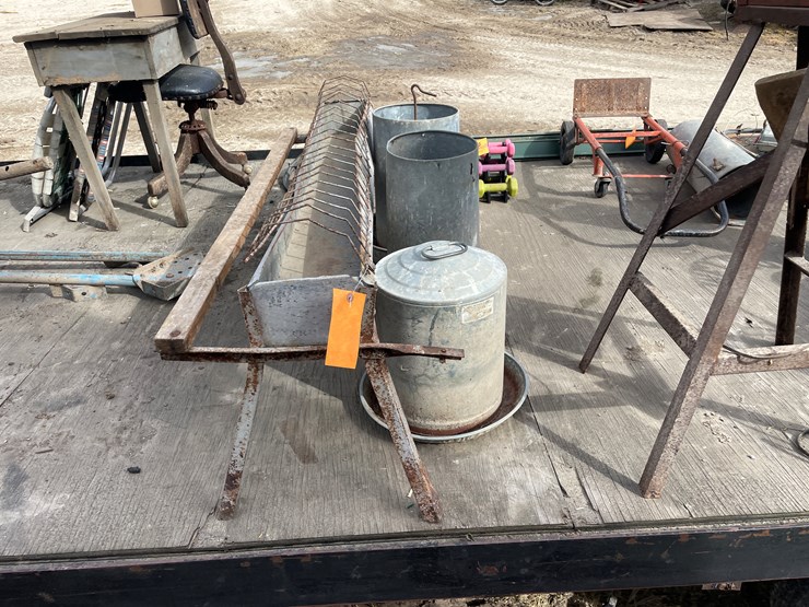#7253-•-(3)-metal-feeders-and-(1)-waterer-image-2