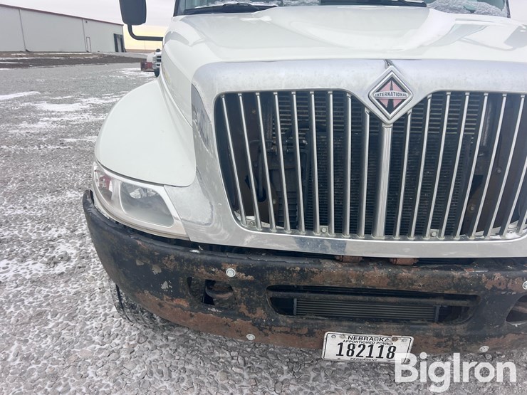 2004-international-durastar-4400-image-16