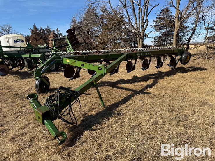 john-deere-2800-image-1