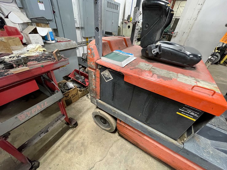 #1230-•-toyota-electric-forklift-(shawano,-wi)-image-22