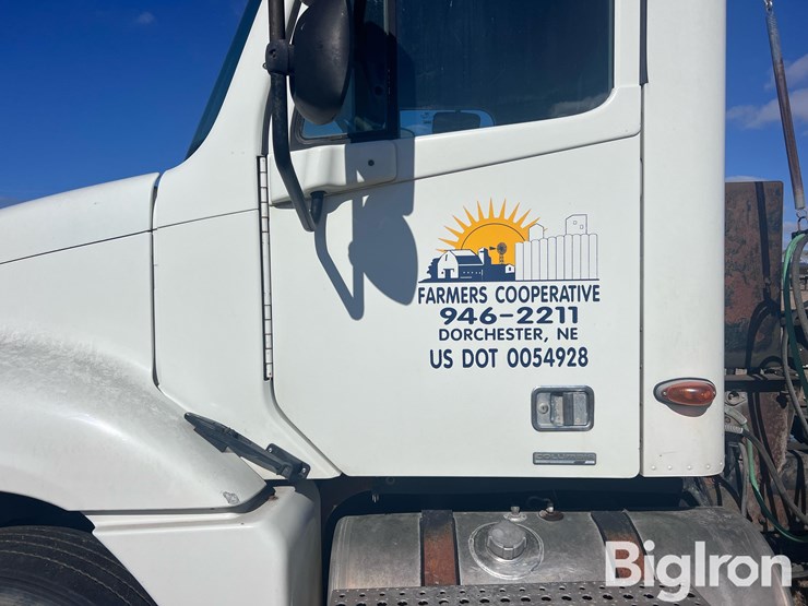 2004-freightliner-columbia-120-image-10