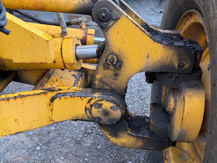 2005-volvo-g710b-image-10