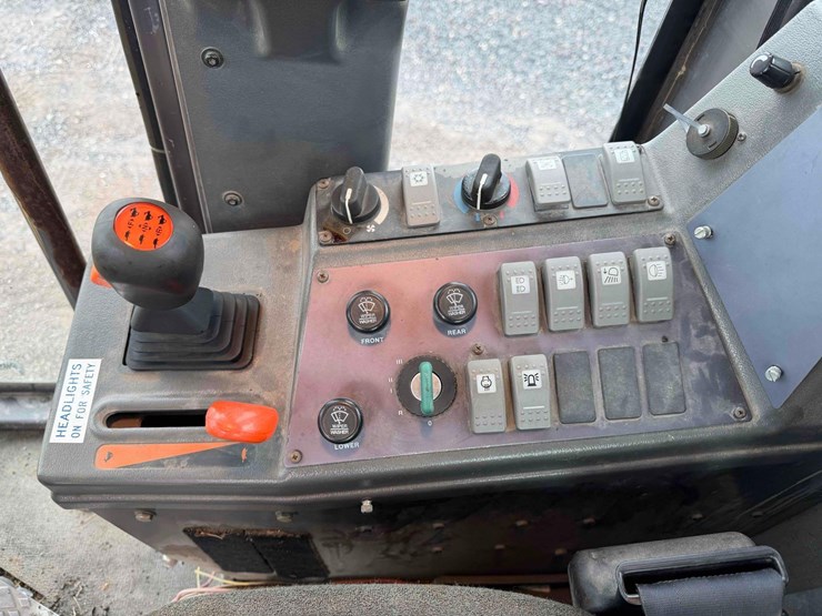 2005-volvo-g710b-image-37