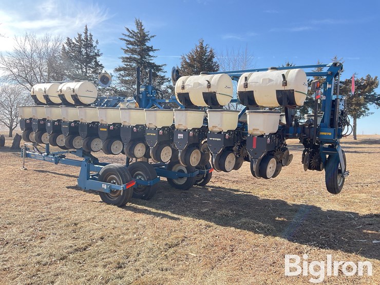 2002-kinze-3600-image-7