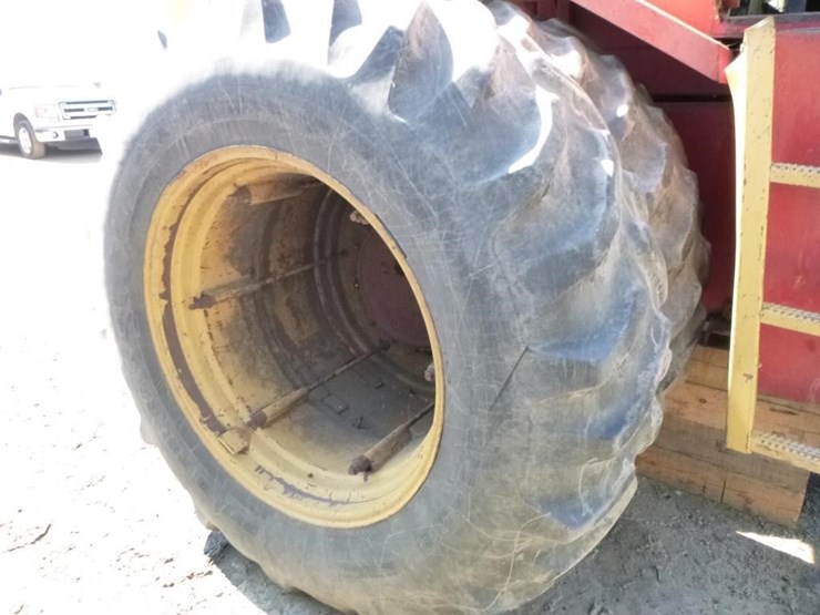 1982-versatile-875-image-28