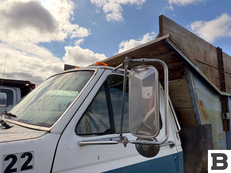 1993-ford-f700-image-9