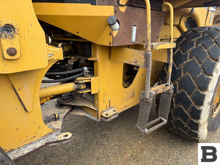 caterpillar-928g-image-26