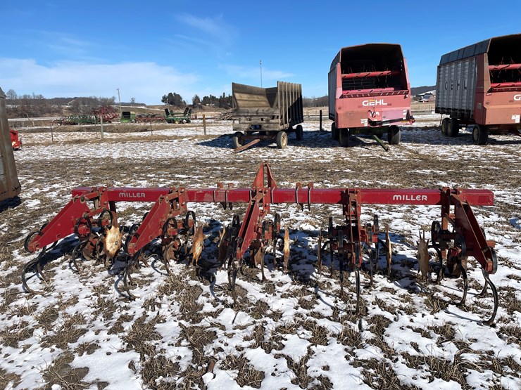 #3263-•-miller-(4)-row-cultivator-image-5