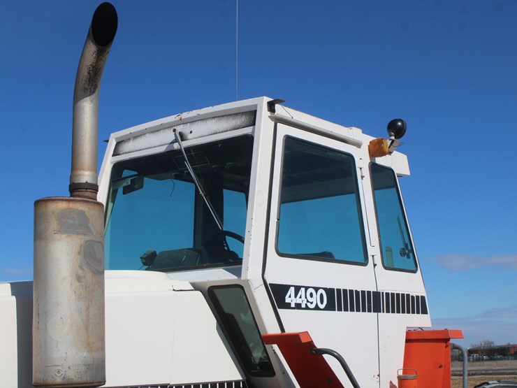 #1015-•-case-4490-tractor-image-11