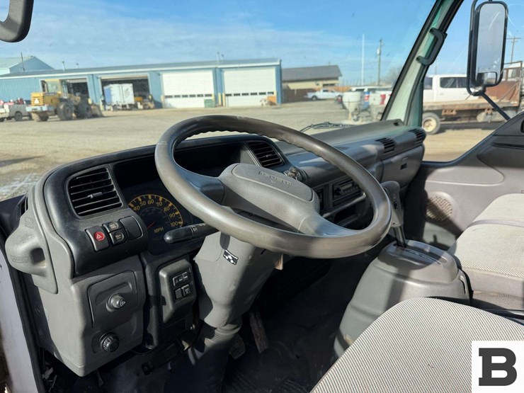 2005-isuzu-npr-image-37