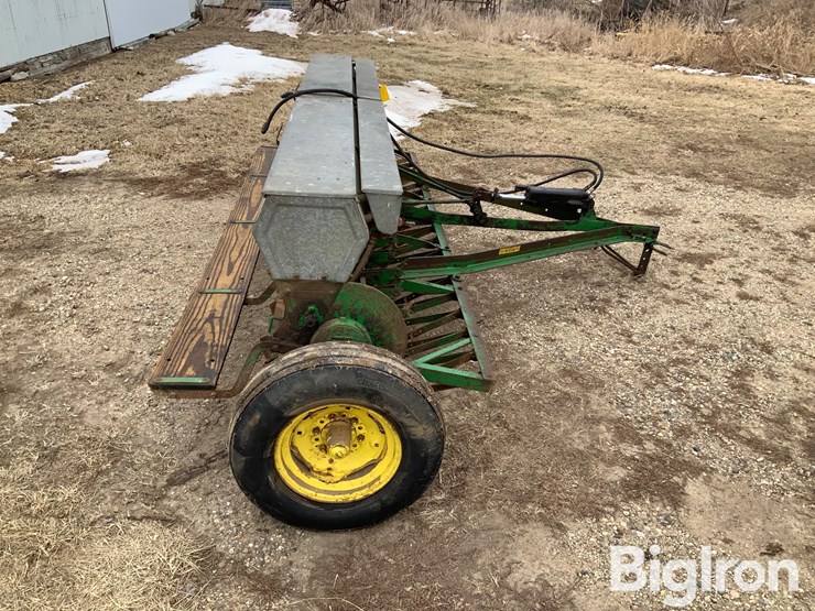 john-deere-b-image-4