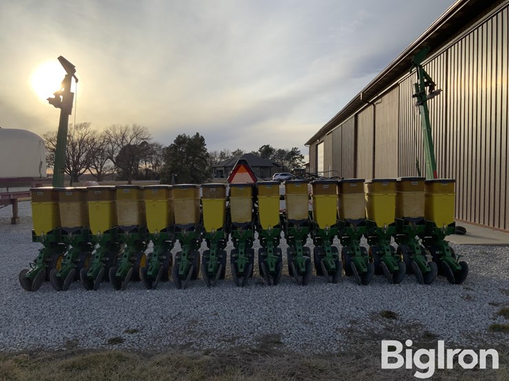 john-deere-7300-image-6