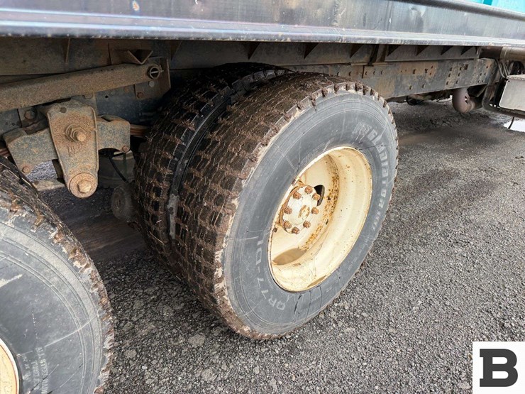 1980-ford-9000-image-32