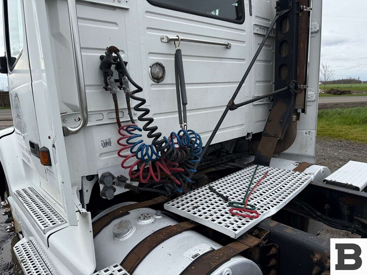 2001-volvo-vnl-tractor-truck---albany,-or-image-20