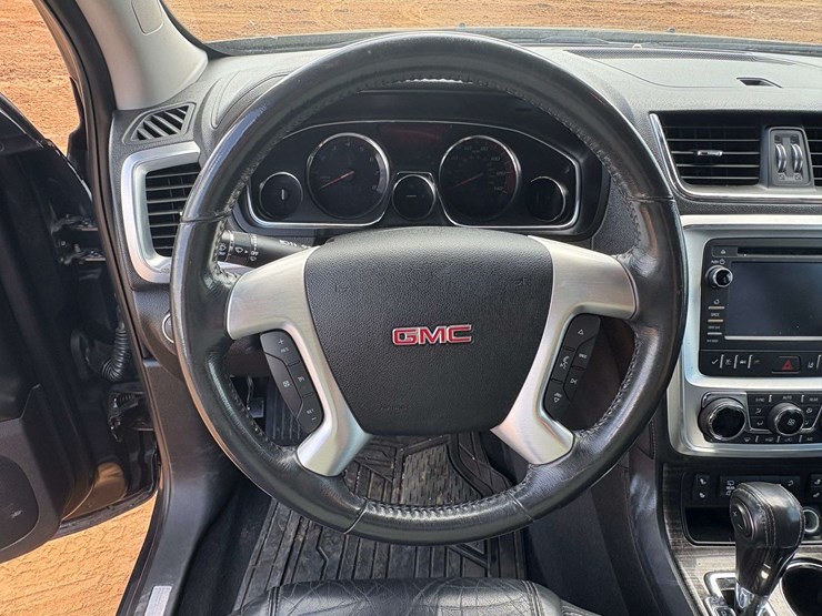 2016-gmc-acadia-slt-image-12