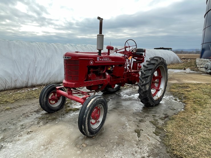 #3206-•-farmall-h-tractor-image-1