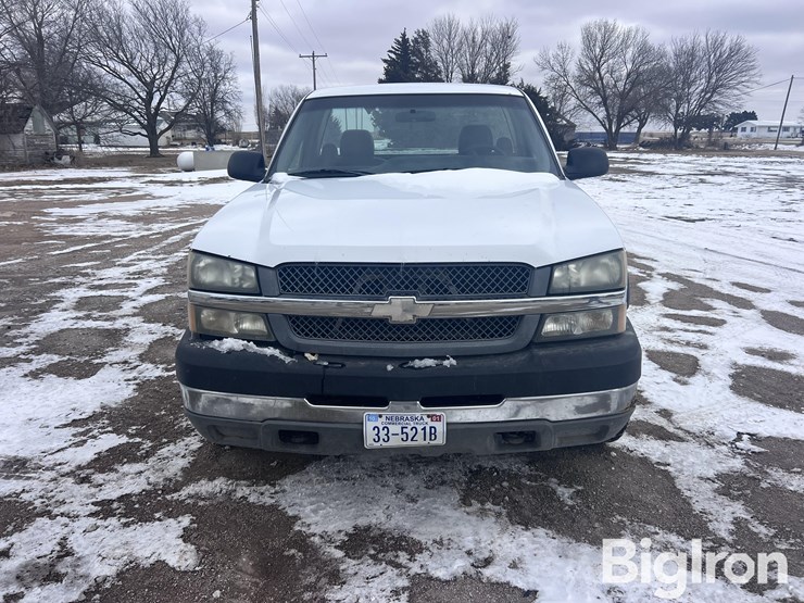 2004-chevrolet-silverado-2500-image-2