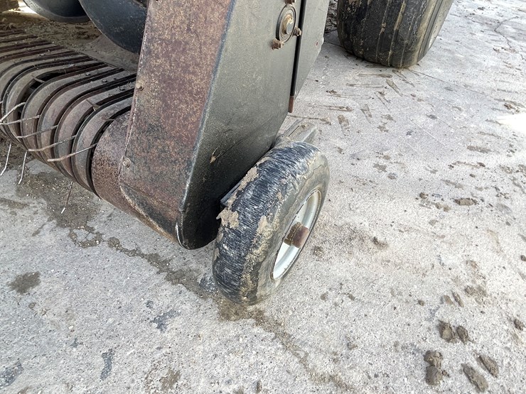 #3200-•-case-8575-square-baler-image-10