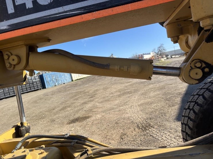 caterpillar-143h-image-23