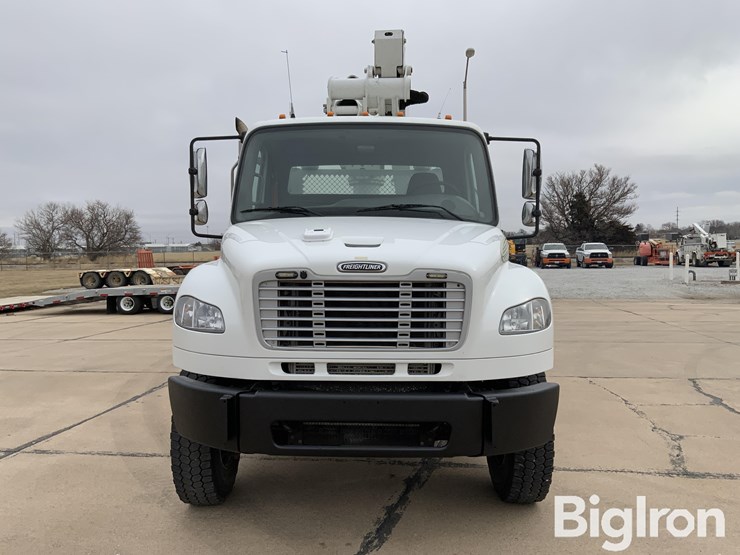 2010-freightliner-m2-106-image-2