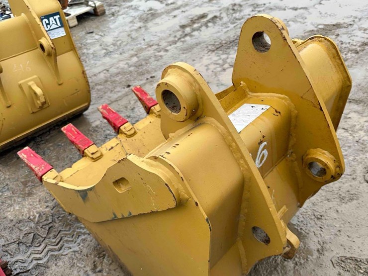 24"-cat-backhoe-bucket-image-5