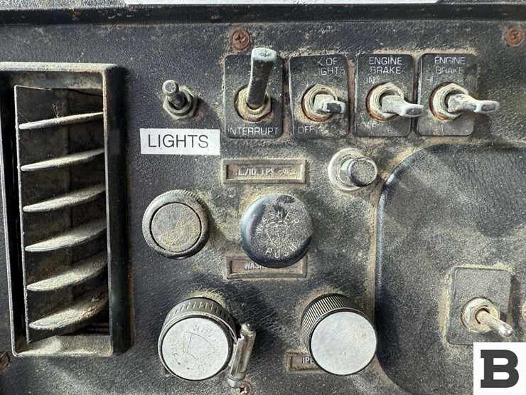 1996-volvo-wx-feed-truck---albany,-or-image-70