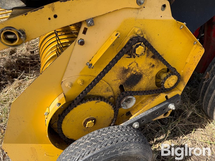2004-new-holland-br780-image-9