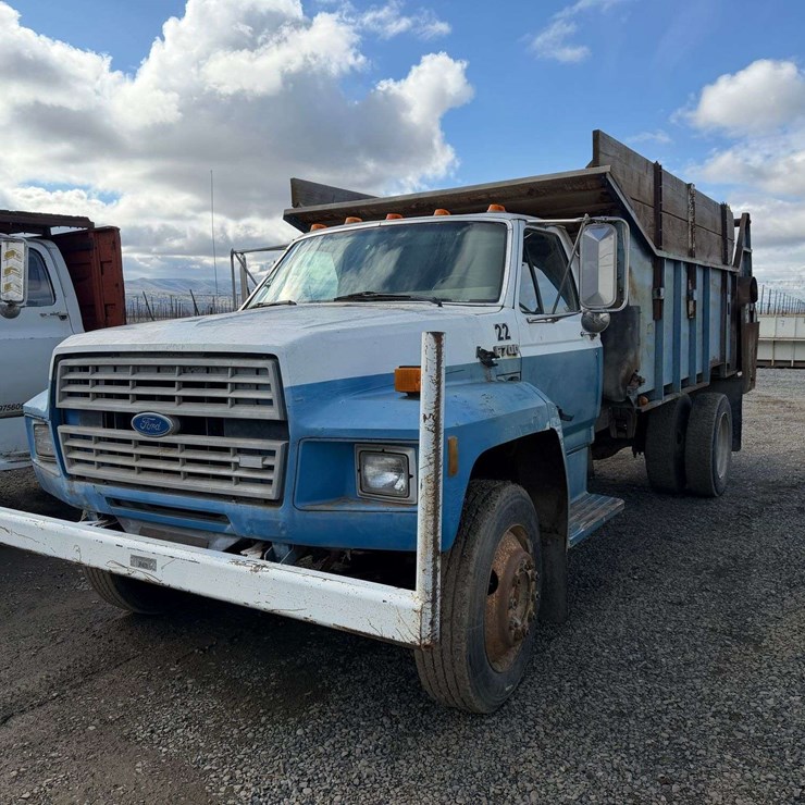 1993 FORD F700